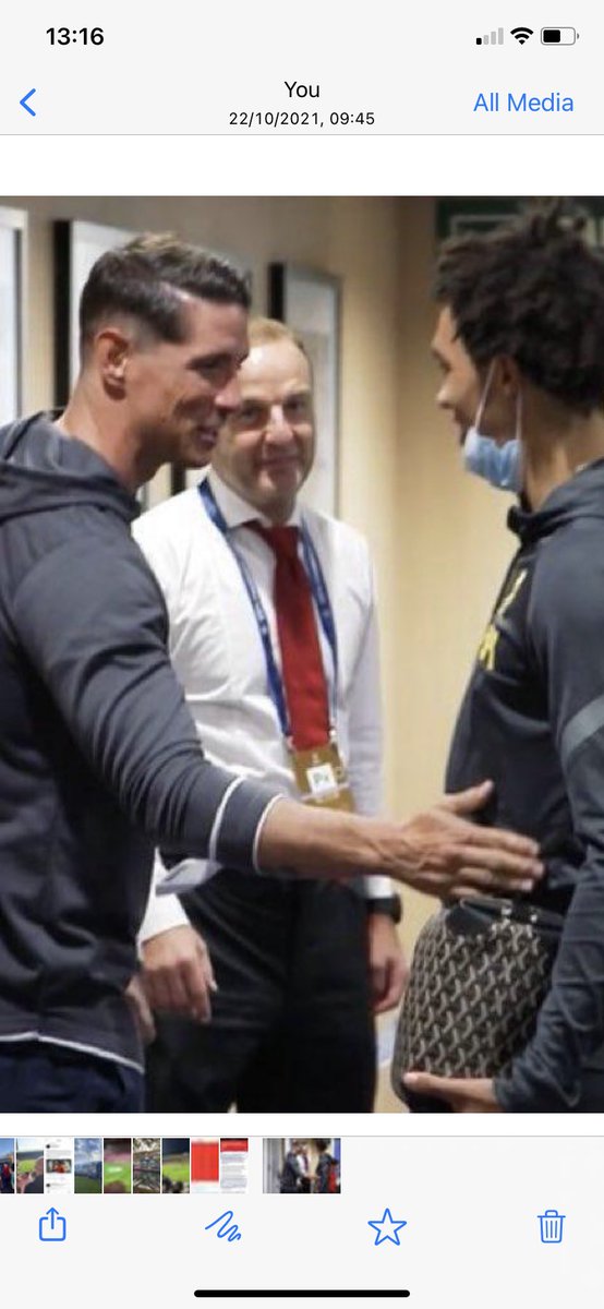 _SammyTheBull_'s tweet photo. Who is this behind Torres? ⁦@LFC⁩ ⁦@LivEchoLFC⁩ ⁦@LFCTV⁩ ⁦@JamesPearceLFC⁩ https://t.co/hoyX5Aj8PR
