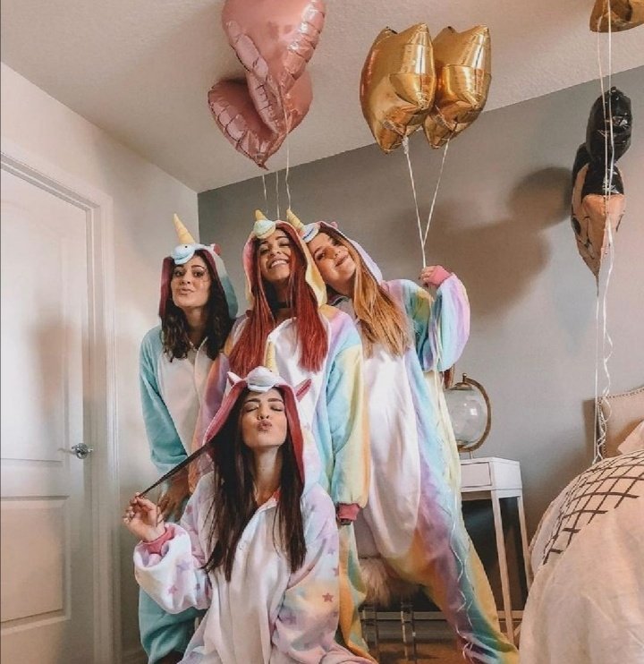 squad_We4_'s tweet photo. Friendship is the reason why I Believe in word "forever"❤️🤍🥺 https://t.co/lwcFB0Cjnf