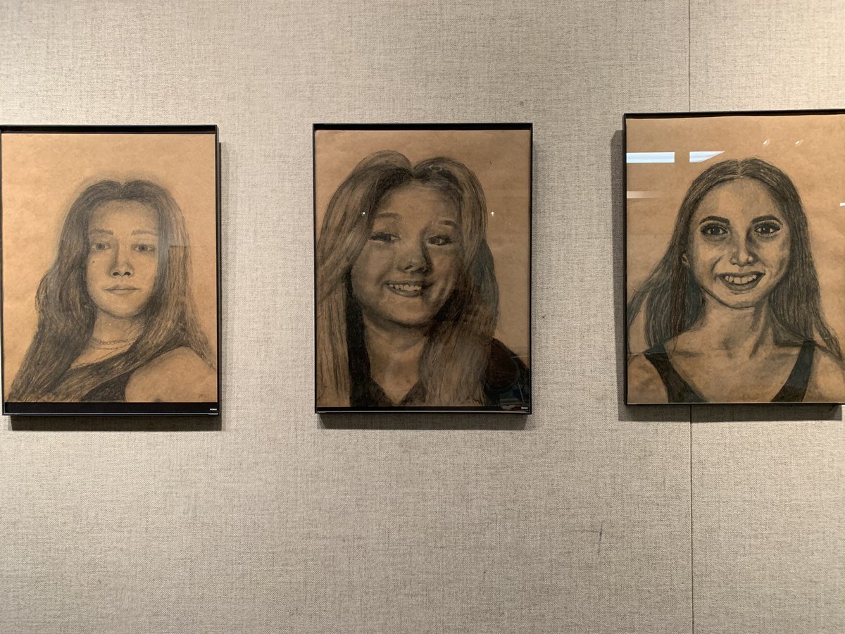 HarborfieldsArt's tweet photo. Beautiful self portraits by Mrs. DeVaney’s Drawing and Painting I, II and III class. @HarborfieldsArt @hf_news @HarborfieldsCSD @HarborfieldsHS https://t.co/H8B88H3jmv