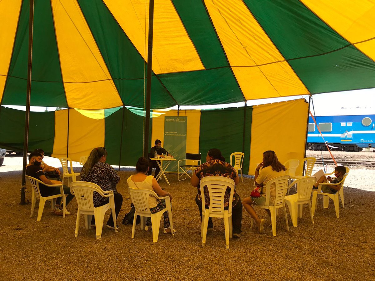 vikcolombo's tweet photo. Seguimos recorriendo #Argentina junto al tren sanitario de desarrollo social. En Maipu #Mendoza realizamos talleres, brindamos asesoramiento técnico y promovimos la inscripción al #Cenoc de las organizaciones comunitarias locales. https://t.co/CUySakU2zj