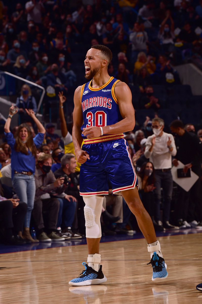 NBAen280's tweet photo. #ResumenDeLaNoche

STEPHEN CURRY 🆚 Clippers:

45 PTS
10 REB
64% TC (16-25)
62% 3P (8-13)

• Partido Nº24 en su carrera con más de 45 PT
• 94º juego de su carrera con 7+ 3P
• Junto a Klay Thompson son los únicos que sumaron 20+ PTS y 5+ 3P con 100% TC en un solo cuarto

🔥🔥🔥 https://t.co/2udEr4T8cz