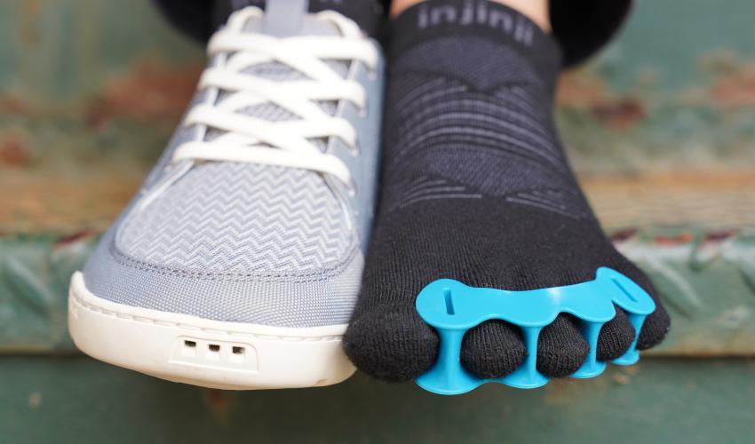 NaturalFootgear's tweet photo. One of the lesser known and discussed benefits of #CorrectToes is its ability to boost foot and toe circulation. This article, which incorporates several powerful infrared images, explains how the device accomplishes this and why it's so very important: https://t.co/nw2fgWLeen. https://t.co/A8LiRDZ7fU
