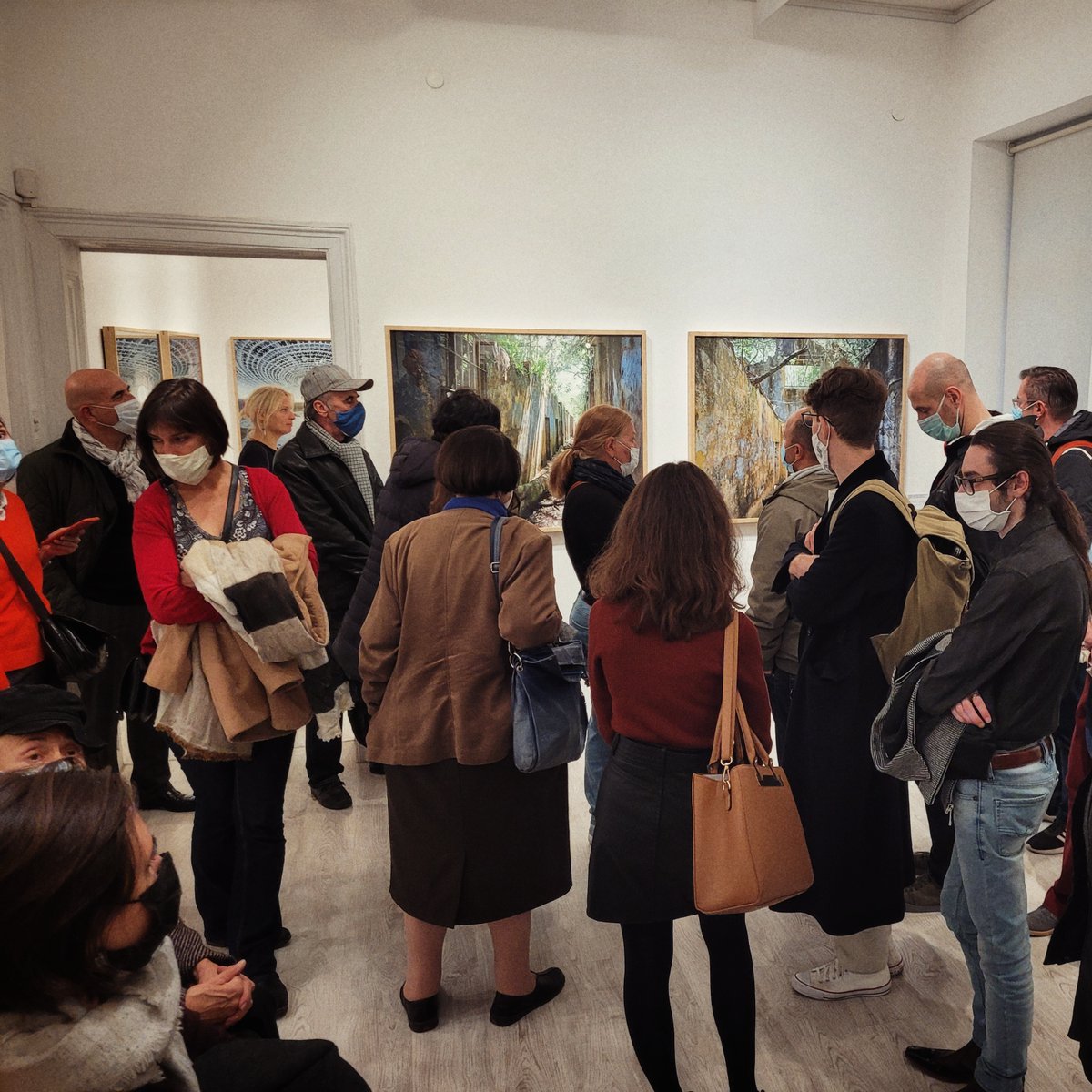 jorionthomas's tweet photo. Quelle semaine ! Le vernissage de mon expo à la Gallery Synthesis Sofia. Quatre interviews. Une présentation de mon travail et un discours à l'occasion des 30 ans de l'Institut Français Bulgare.
Merci à tous ceux qui ont rendu possible ces moments et ces rencontres si agréables. https://t.co/oAdfGZqMAx