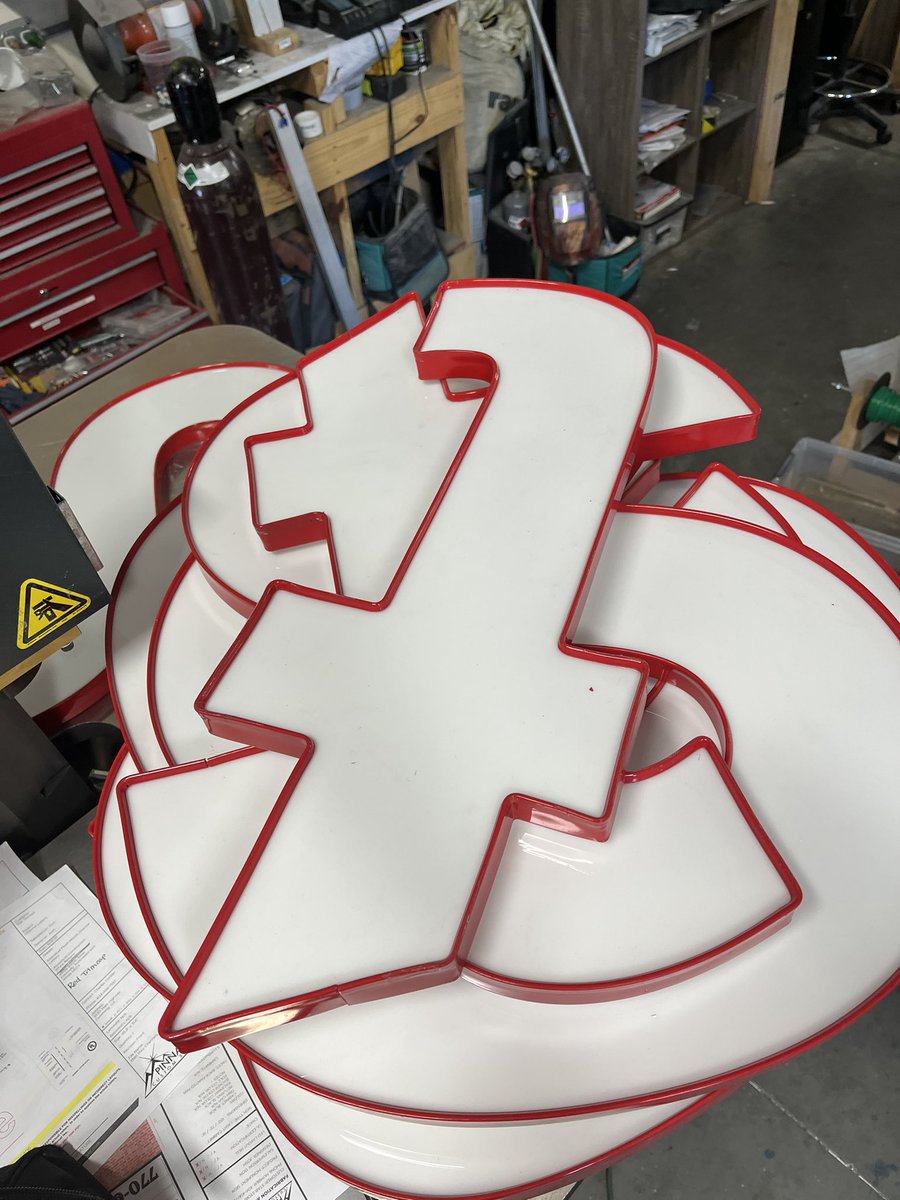 PinnacleCstmSgn's tweet photo. Fabrication is busy on this #fabfriday  Finishing up a couple of different projects! #moonrise #matthighway #channelletters #trimcap #fabrication #betterfromthetop #signs #signshop https://t.co/cV4Ajb4ueg