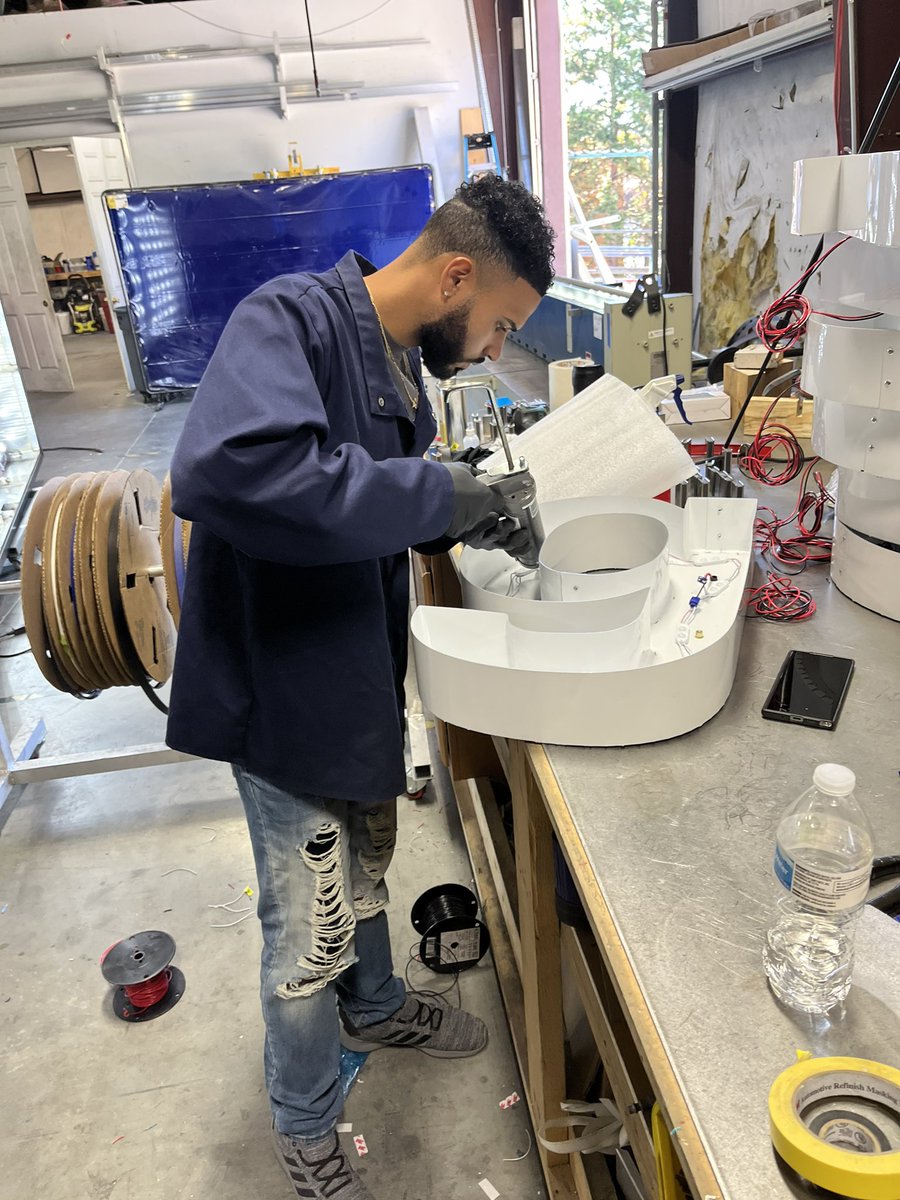 PinnacleCstmSgn's tweet photo. Fabrication is busy on this #fabfriday  Finishing up a couple of different projects! #moonrise #matthighway #channelletters #trimcap #fabrication #betterfromthetop #signs #signshop https://t.co/cV4Ajb4ueg