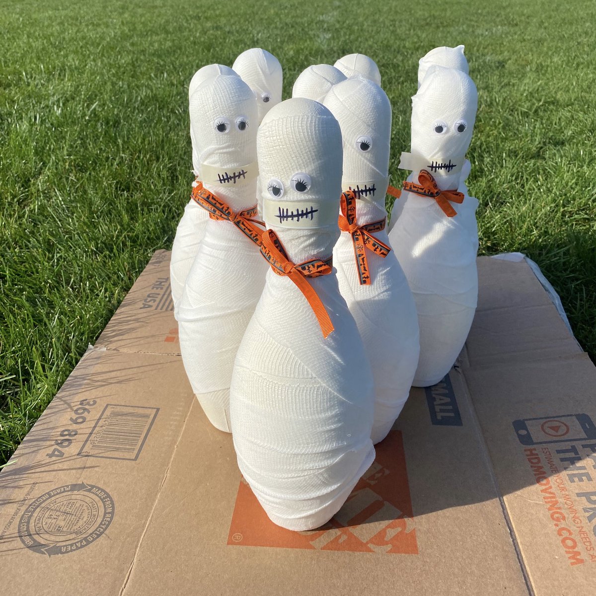 stmschoolatown's tweet image. #STMspirit All set up for K-4’s Pumpkin Patch Day! 5th grade set up the pumpkin placement and will be helping the littles with the activities like witch hat ring toss and mummy bowling! #STMfun #theSTMdifference 🖤❤️🎃🧙‍♀️