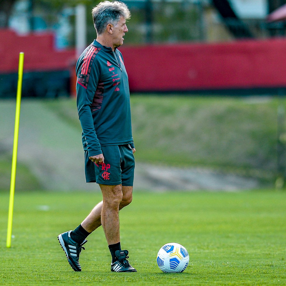 raflamello81's tweet photo. O Fla-Flu de amanhã será o primeiro clássico de Renato Gaúcho no comando do Flamengo. https://t.co/hMiG37H19y