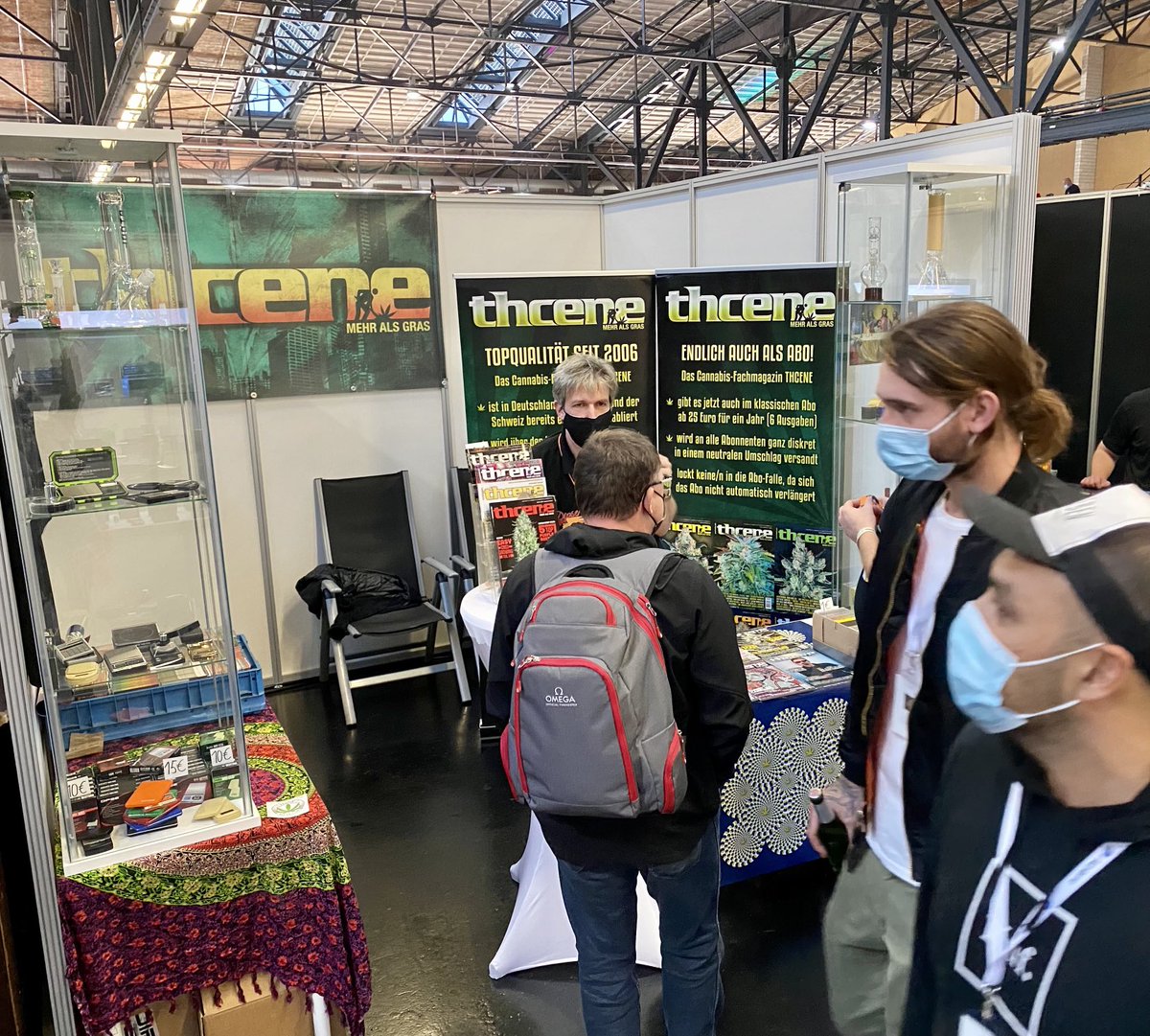 thcene's tweet photo. Wir grüßen euch von der #maryjaneberlin. Wir sind bis Sonntag am Stand #134 und freuen uns über euren Besuch. Wir haben Lese- und Hörstoff für euch dabei. https://t.co/yADFAlI5IV