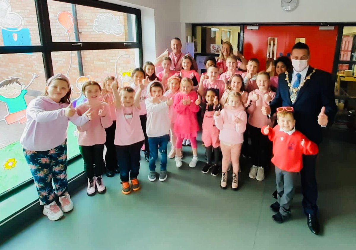 mayordcsdc's tweet photo. Well done to all the staff and students at Lisnagelvin Primary School who raised over £1500 at their #ThinkPinkDay🎀to help combat Breast Cancer.
Our young people really are an inspiration!👏👏 https://t.co/gLxHU4U6c4