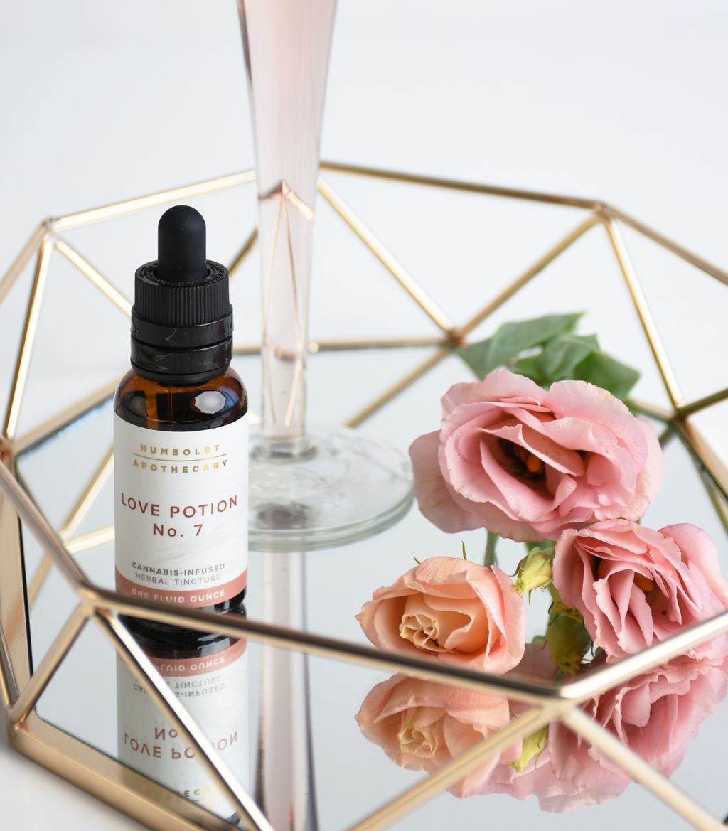 DoobieNights707's tweet image. Humboldt Apothecary is a women-led brand creating quality craft products in the Emerald Triangle. Humboldt Apothecary believes in justice for all, social causes, and doing right by the environment. Stop by on Friday to get to know them &amp;amp; stock up. buff.ly/3pepey1