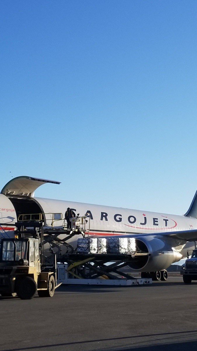 khalsaaidca's tweet photo. #Iqaluit has been in a State of Emergency after fuel contaminated the city's water supply.

Today, our first batch of distilled water arrived. More will be arriving over the next few days.

Thanks to @mayorofiqaluit, @govofnunavut and @canadiannorth for their assistance. https://t.co/n1XnlUaDzw