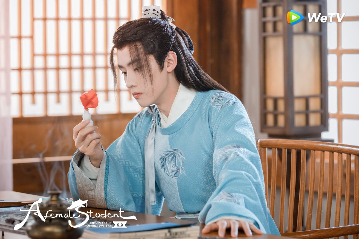 В имперский колледж поступает ученица. Дорама в имперский колледж поступает. В имперский колледж поступает ученица дорама дорама. Дорама чжао лу сы. Девушка в императорском колледже дорама.