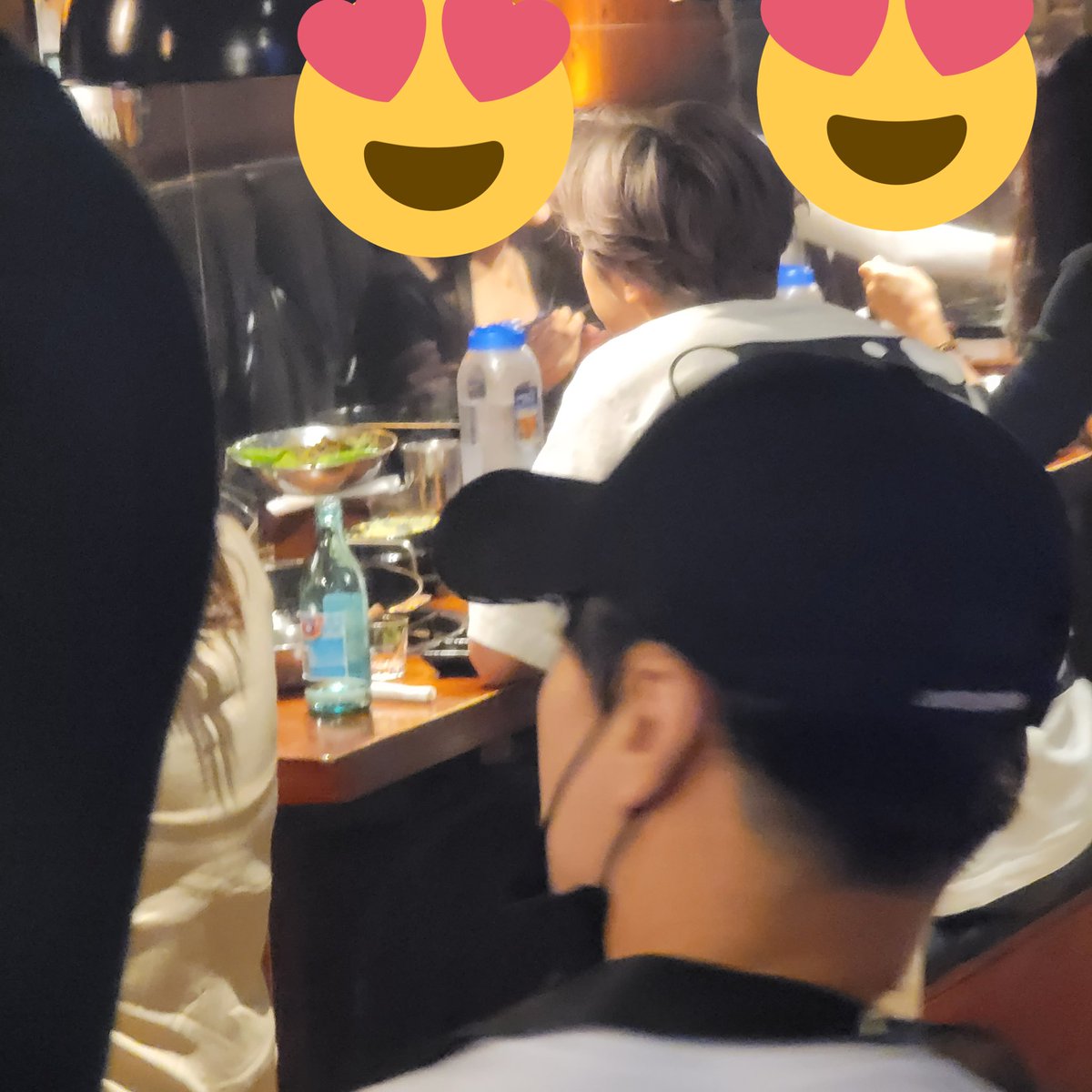 _poo_ny's tweet photo. 오늘 덕메랑 칼삼겹살 가서 먹었는데 엔시티 해찬 봤다 ㅠㅠㅠㅠ밥 먹는데 연예인인 거 같아서 긴가민가 하면서 정면 마주쳐서 봤는데 보고 놀라서 덕메 불러서 봤더니 진짜 해찬이여서 냉면 나왔는데 먹을 수 없었…ㅠㅜ,,,
나 스엠돌한테 싸인 처음 받아봐,,,,ㅠㅠㅠ엉엉 https://t.co/jxLm1zSWbo
