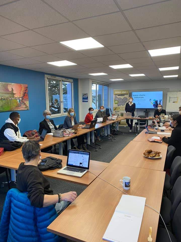 Jorand_Nadege's tweet photo. Formation charte éditoriale. Que peut on publier sur ses réseaux https://t.co/I2xmyFZQVa