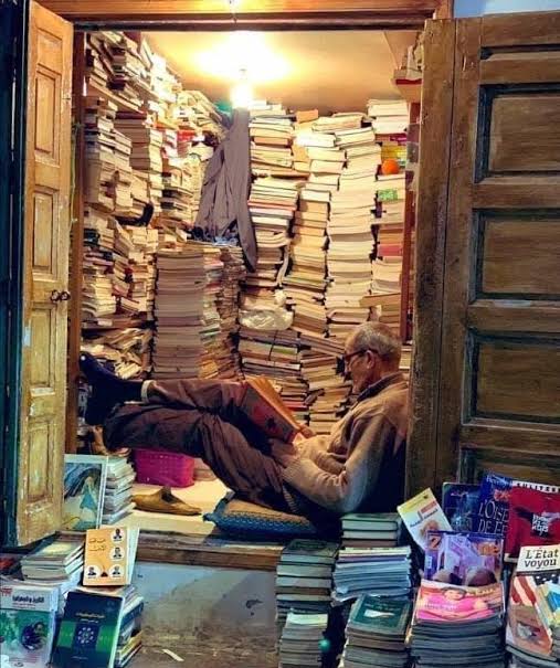 7guzeladamsiir's tweet photo. "Kitap bir limandı benim için. Kitaplarda yaşadım. Ve kitaplardaki insanları sokaktakilerden daha çok sevdim."

CemilMeriç https://t.co/N8dEUD8Yic