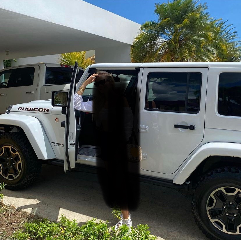 torres7_n's tweet photo. Anoche me robaron mi jeep por favor si alguien ve algo déjeme saber!!!!!! https://t.co/RUMUQz8O2K