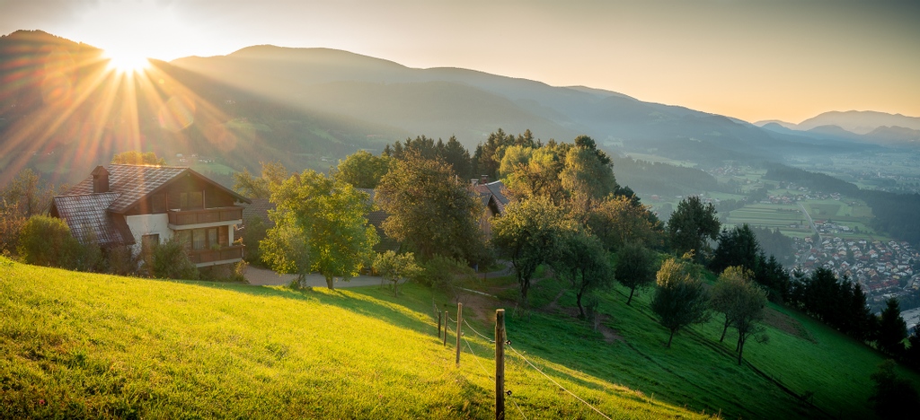 My latest trip took me to Slovenia. A beautiful country indeed.

Photo: Slovenj Gradec/Slovenia, September 2021

#ifeelslovenia #visitslovenia #slowenien #sloveniaoutdoor #sunrisephotography #sunrises