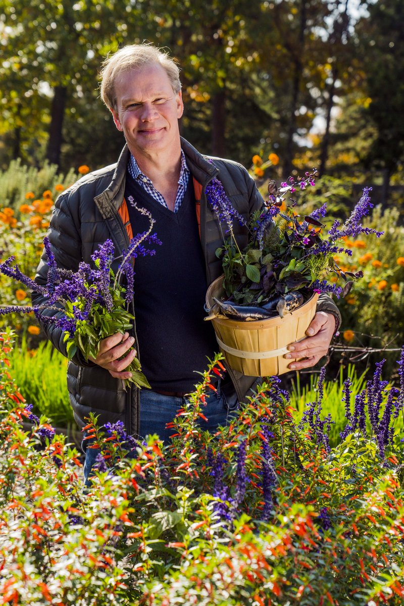 PAllenSmith's tweet photo. Good morning, friends! ๐
.
Are you looking forward to an amazing weekend in the garden? I know I am! October is one of my favorite months at Moss Mountain Farm. I love the autumnal decor, the rich, deep earth tones, and of course, the lovely weather. #pallensmith #garden #fall https://t.co/ZxNwlxxzSu