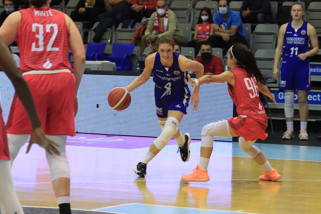 CristLazaro's tweet photo. Ayer, Paula Hoyuelos Aldea (17 años), jugó sus primeros minutos en @EuroCupWomen con @EnsinoLugoCB. Garra y desparpajo soriano en pista para ayudar a su equipo (24:04min) (8pts). Los sueños cuando se trabajan, se cumplen... Orgullosa de su trabajo y esfuerzo (📸vía @EnsinoLugoCB) https://t.co/jdgL2DFOEh