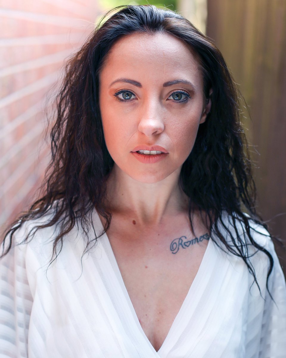Kayleighrawlin1's tweet photo. Self promoting.. 

#Actress playing age 21-26, #brunette #Greeneyes 

Represented by @REDTalentMgt 
#Casting #Castingcall @SupportBritish https://t.co/sjOGp7bhyu