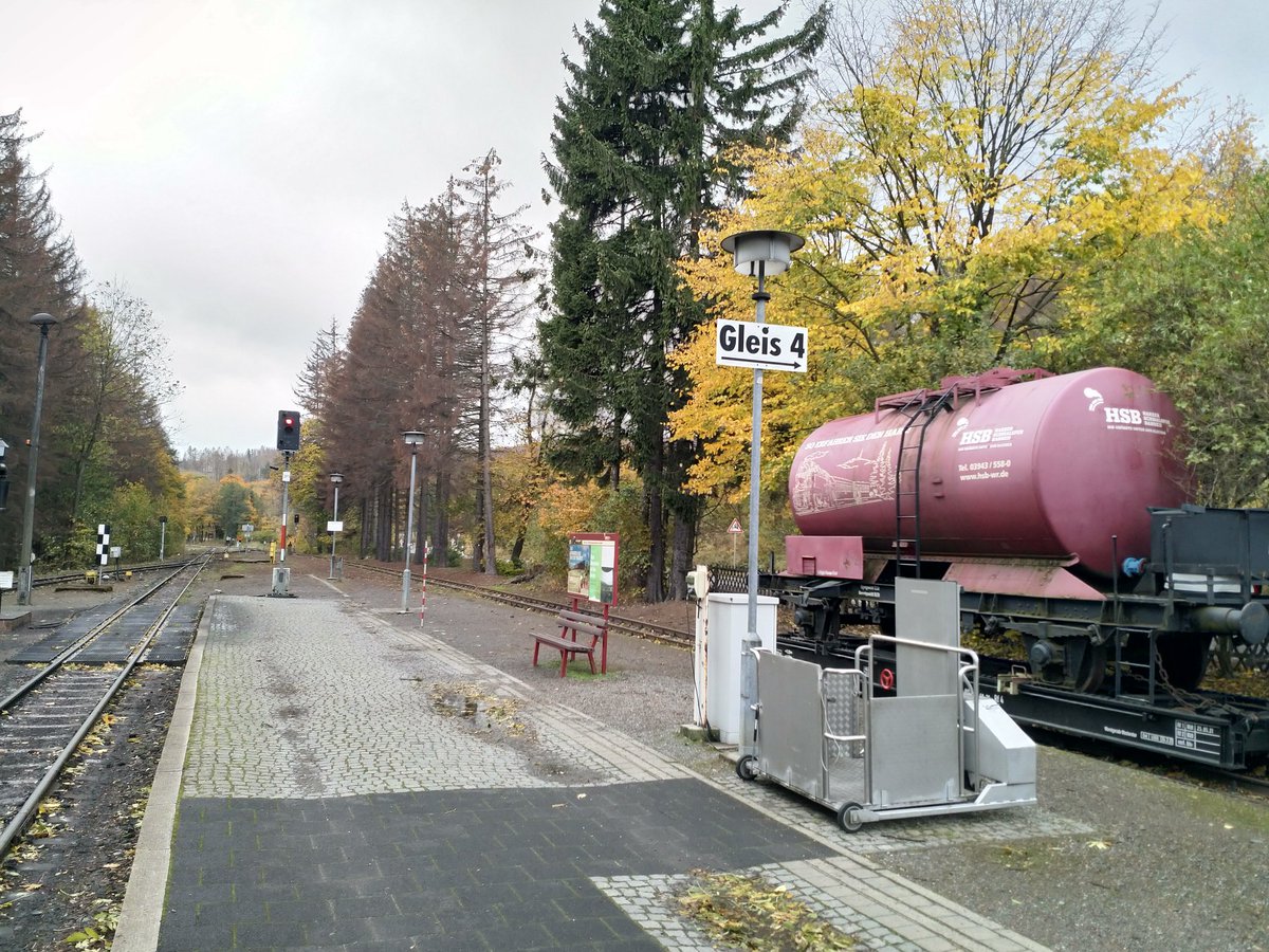 Euro_Nighter's tweet photo. Aufgrund der Wetterlage 💨💨💨🍃🍂
➡️ Kein Zugbetrieb ❌ 🚂🚃🚃🚃 in #LDAH
☹️☹️☹️ https://t.co/9Kh65AsvY8