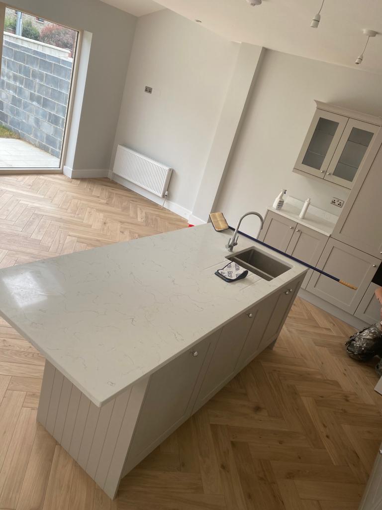 FloorDesignLtd's tweet photo. Our wonderful Heartwood "Kodiak' finish was recently supplied for this new build property. This herringbone pattern adds a beautiful style. The low-maintenance, hard wax oil protection makes it perfect for installation throughout your home! #interiordesign #woodflooringdublin https://t.co/2XjEygV5WE