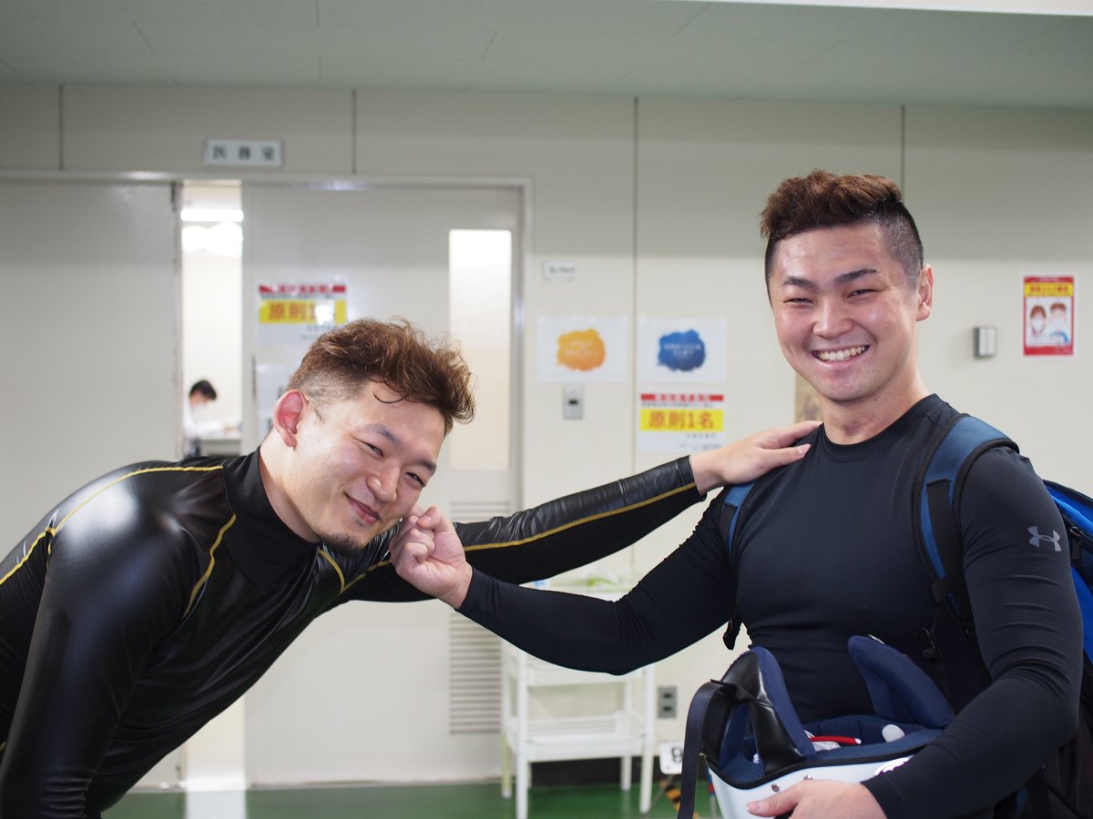 【松戸ナイターA級準決10R】
柿本大貴は最終ホーム6番手から豪快にまくって1着
決勝は上川直紀マークから今期2回目の優勝を狙う

「藤原亜衣里さん、田中麻衣美さんの応援のおかげで決勝に乗れました」

柿本との同期対決に敗れた中里福太郎
レース後もアッパーをくらい「負けました」