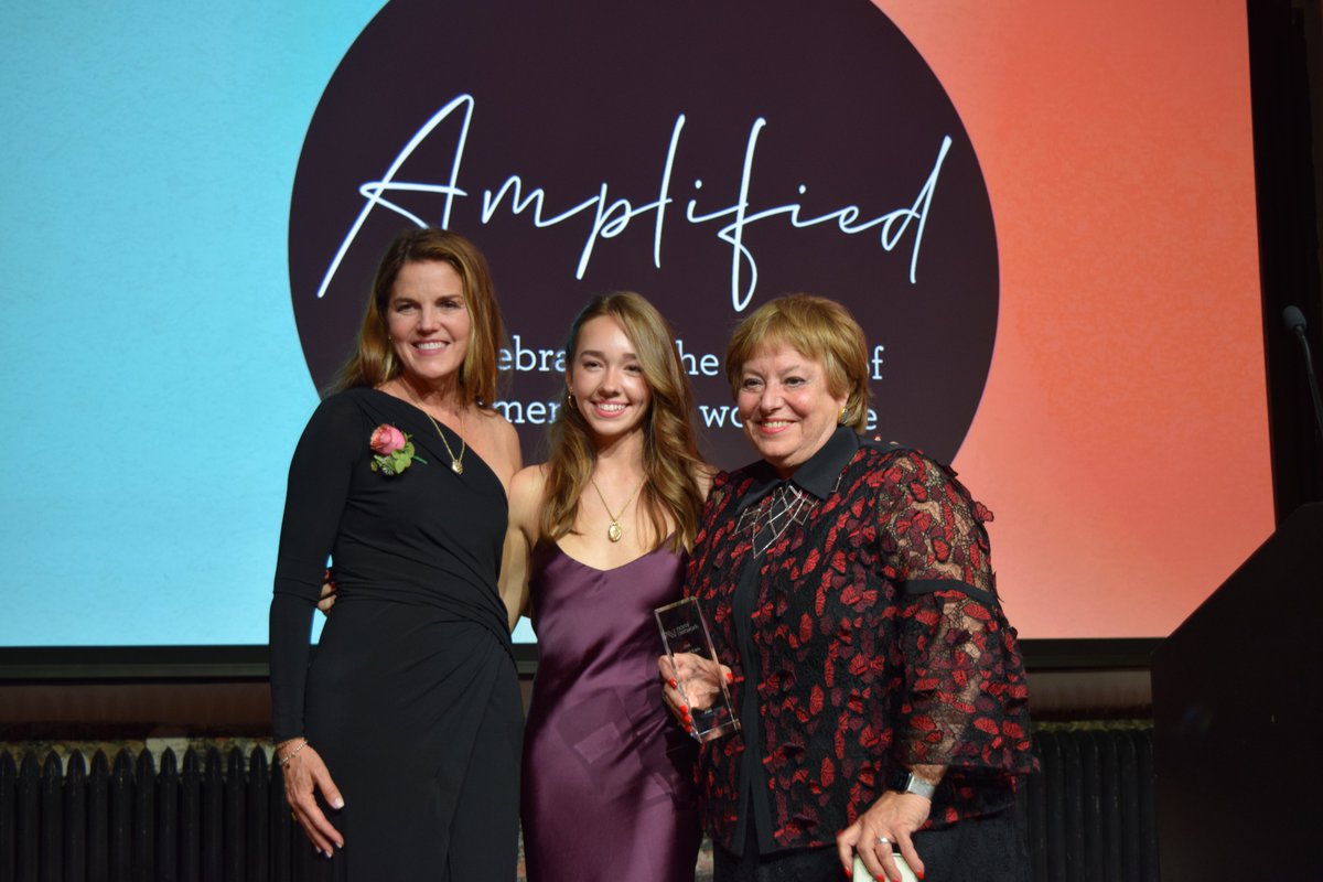 MargeryKraus's tweet photo. Thank you @nominetwork for honoring me with the #Trailblazer award on Tues. Congrats to my fellow honorees: Evelyn Chumbow, Roslyn Dawson Thompson, Peter Kim, the Moody Foundation, and the Long Family Foundation. https://t.co/uVhBLPexoK