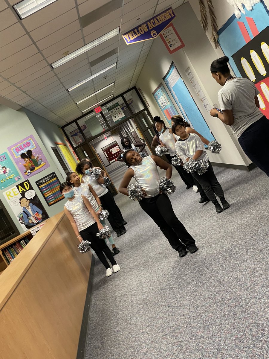 BowensBunch's tweet photo. Dance team putting in work ⁦@YgbInt⁩ https://t.co/MoMo9fbKAt
