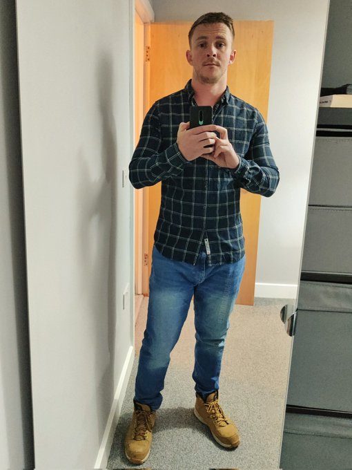 Contracts meeting today, so no hi vis! Back to site on Monday ☺️ Happy Friday y'all 😘 x https://t.co<a href="/tag/pits"class="tags"><span>#pits</span></a>