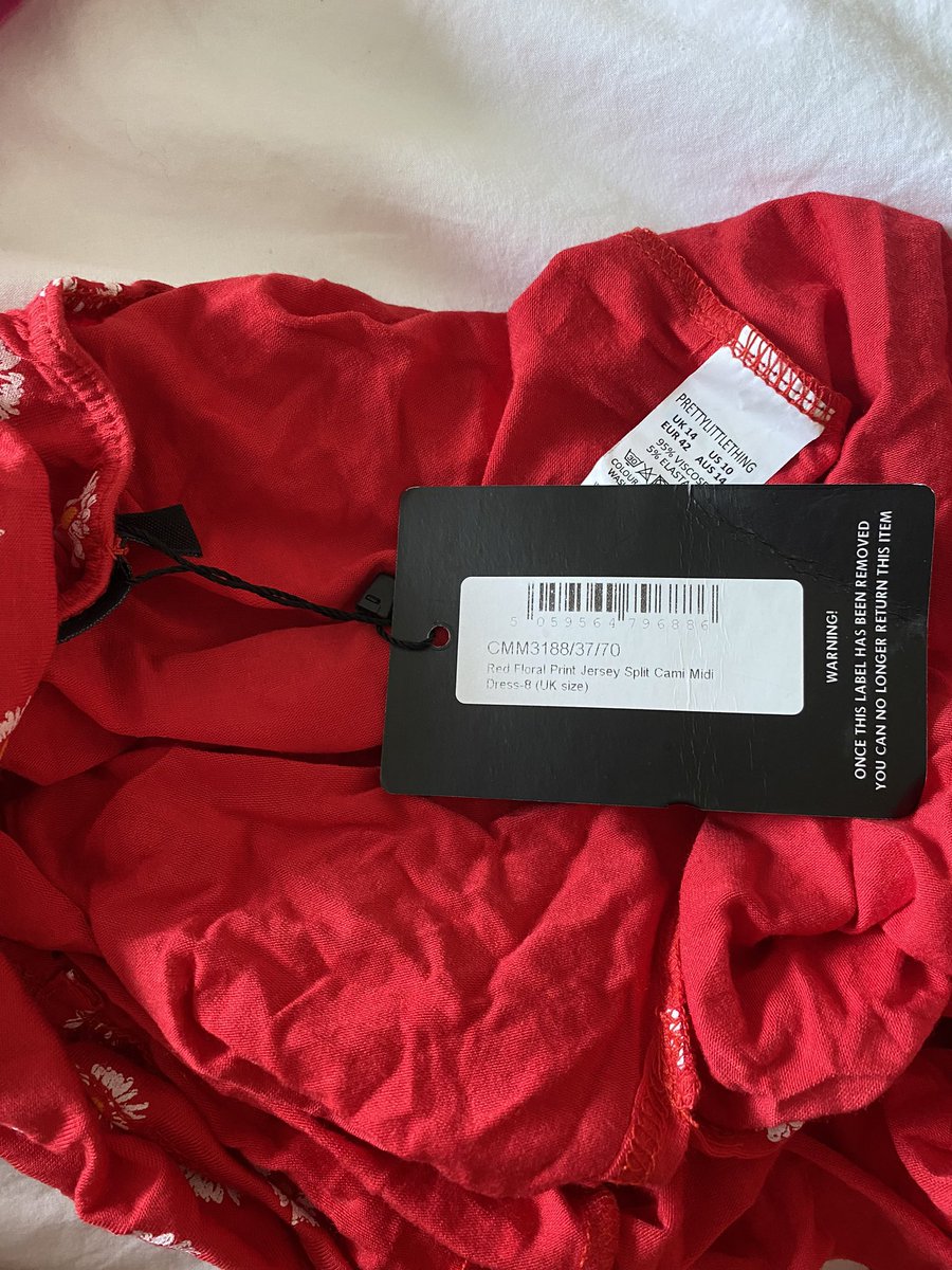 suchafoulder's tweet photo. @OfficialPLT_CS hello…ordered a size 8 dress and this is what turned up…size 8 on the tag…unreality a size 14 😐 https://t.co/pkxSz8LoJe