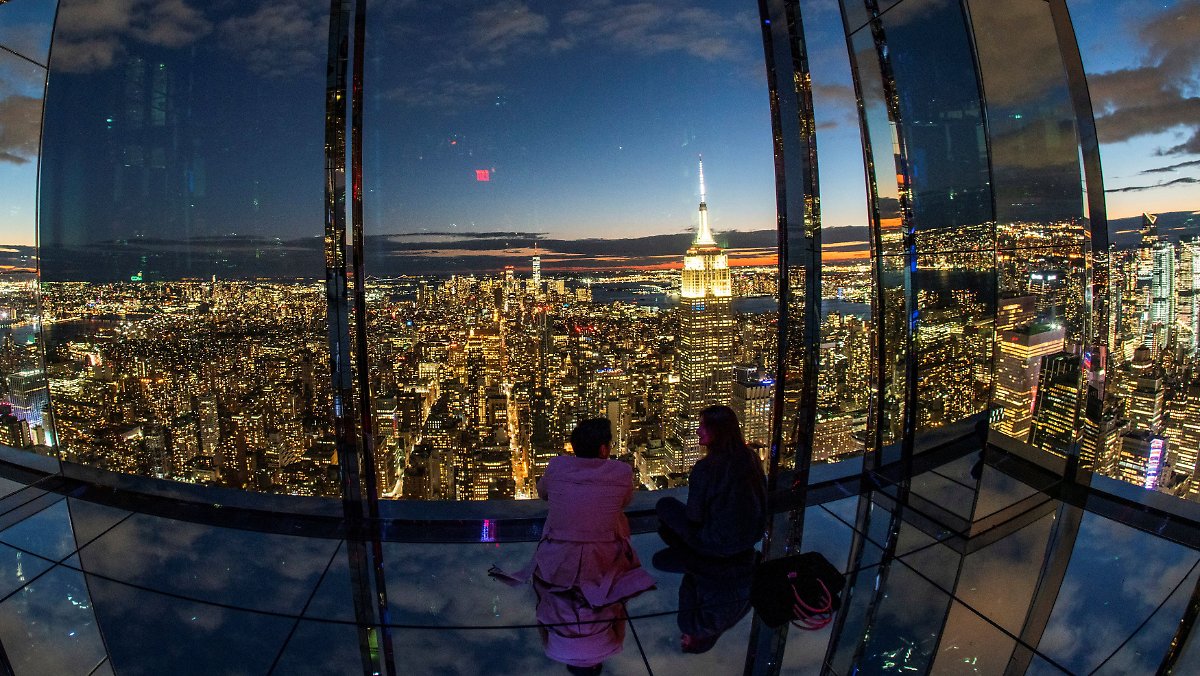 Neue Aussichtsplattform eröffnet: 'Summit' bietet spektakulären Blick über New York n-tv.de/mediathek/bild… [Bilderserie]