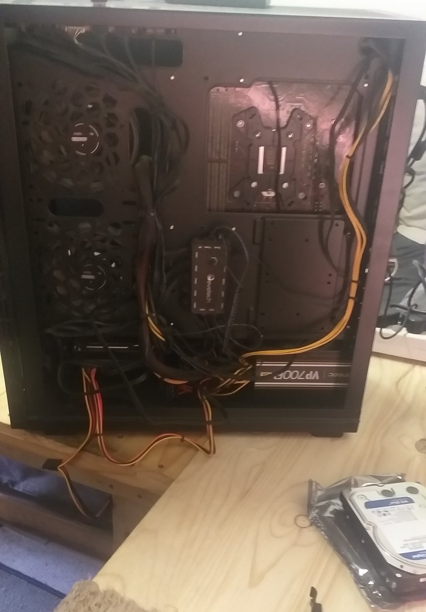 kin_thing's tweet photo. Just finished installing my new hard drive. An extra 4TB STONKS! So many more game to download and never play. https://t.co/uexXgyD4X5
