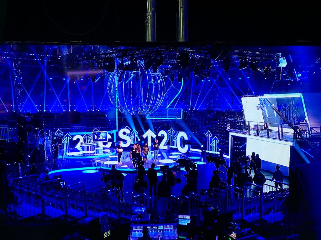 MadeUpLtd's tweet photo. This is the television studio set that we produced for @Channel4’s Stand Up to Cancer.⁠

We were delighted to be a part of this incredible production that supports such an important cause. @Fulwell73 

#MadeUp #SU2C  #design #build #install #eventprofs #eventprofsuk⁠ https://t.co/ugOuw7644M