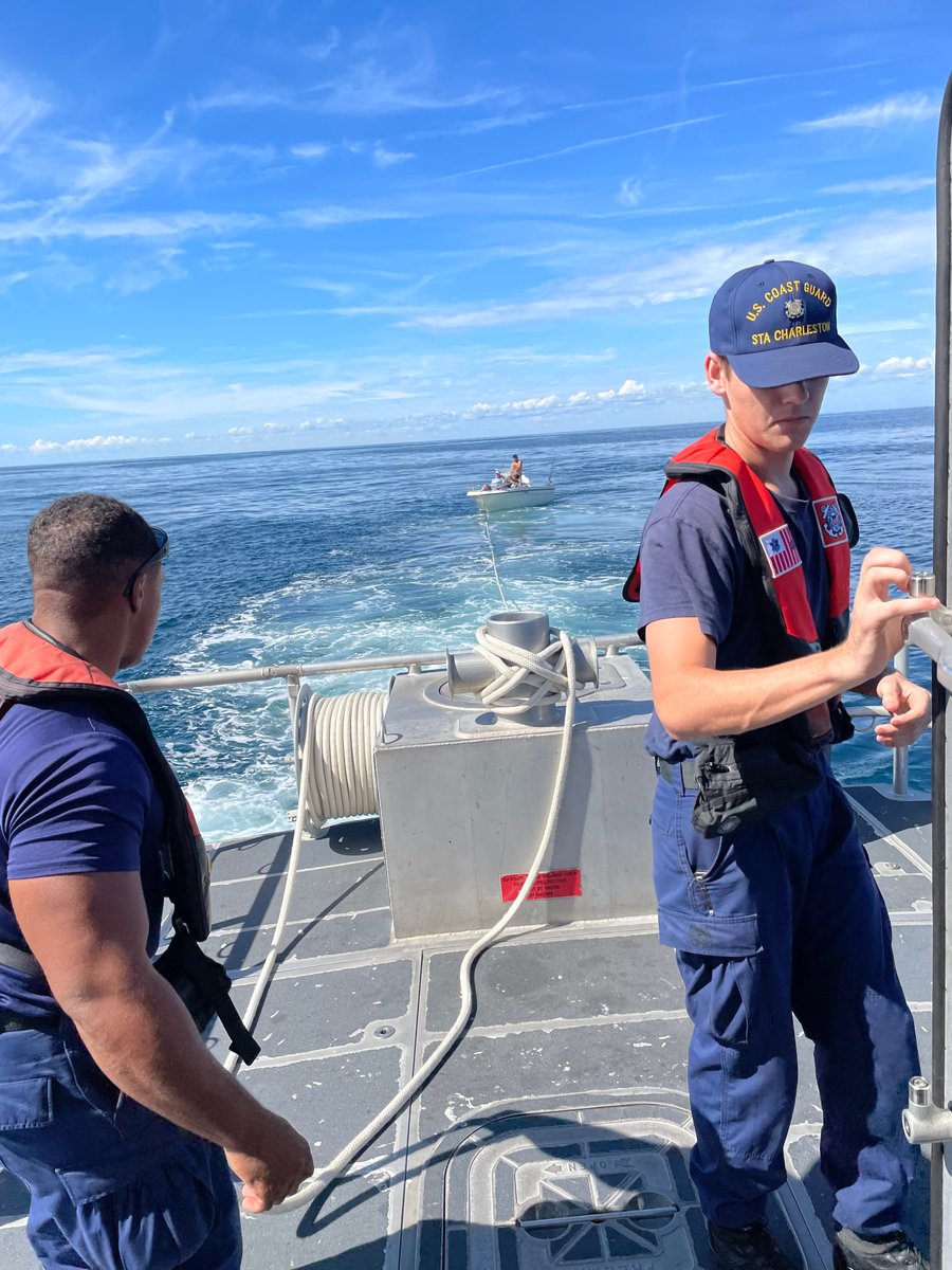 USCGSoutheast's tweet photo. #Breaking: A @USCG Station #Charleston boat crew rescued 4 people Thursday after their 20-foot boat became disabled 9 miles east of #Charleston.
Read more: https://t.co/ZwOFHWa6bX
#USCG #D7 #ReadyRelevantResponsive https://t.co/jGKHXc393z