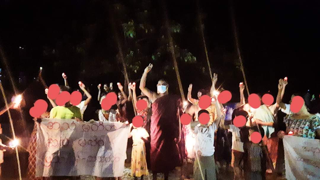 Wamtha2021's tweet photo. ယနေ့ည ရွှေမန်းမြေက အသံမတိတ် အလံမလိပ်တဲ့ ပြည်/ခွန်သပိတ်
#မပူးပေါင်းဘူး
#လုံးဝလက်မခံဘူး
#ကြောက်ခေတ်ကိုမှောက်ပစ်ကြ
#အရေးတော်ပုံမုချအောင်ရမည်
#AcceptNUG_RejectMilitary
#Oct22Coup
#WhatsHappeningInMyanmar
#အဂ္ဂဝံသ https://t.co/knfLIOMLq3