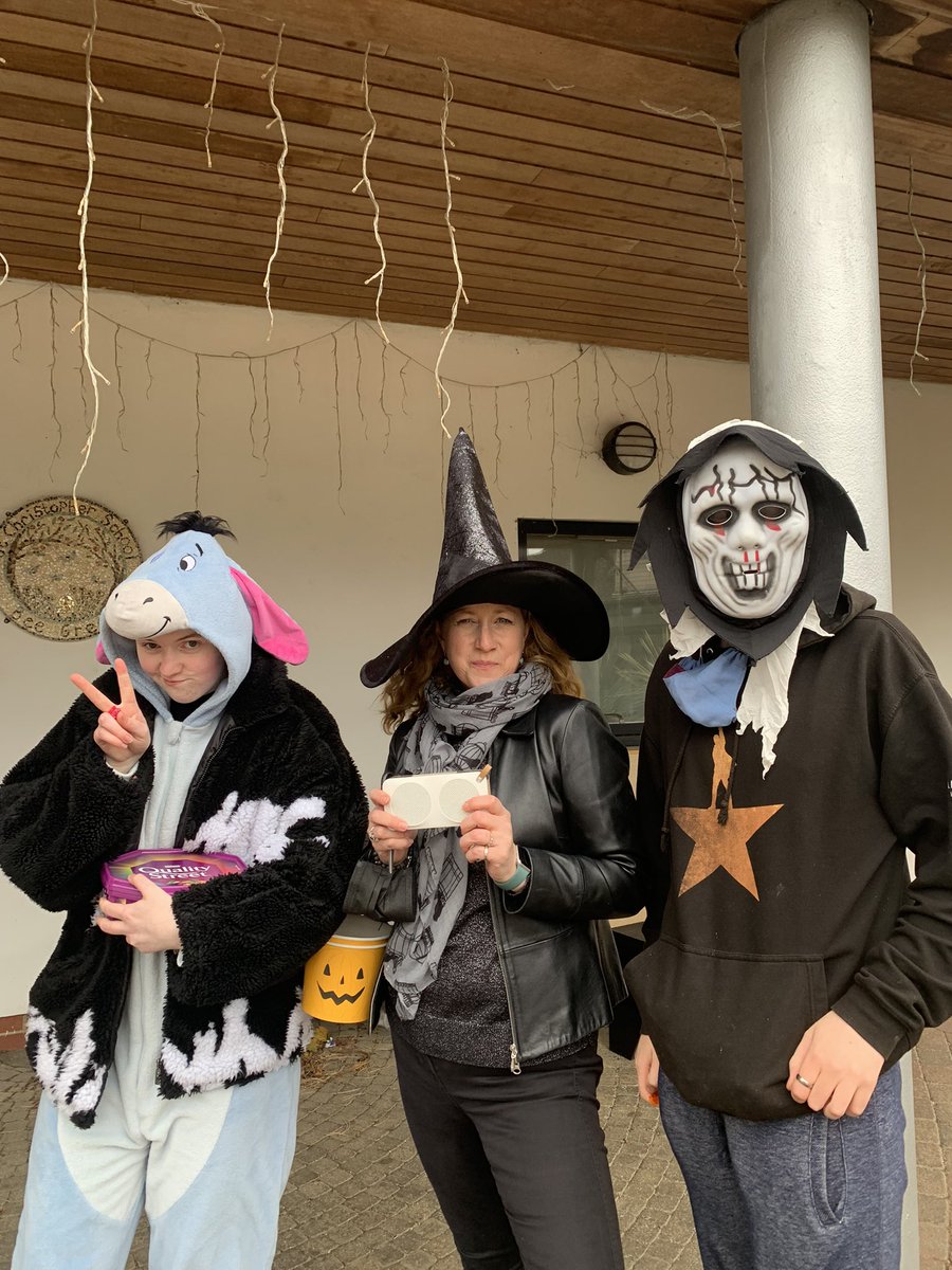 StChrisHGHB's tweet photo. Thanks to everyone who helped out with our Halloween Day! Great to see everyone dressing up and donating to Children In Need. Congratulations to Ben in I Group for winning Best Costume! https://t.co/mlwy8kBwGh