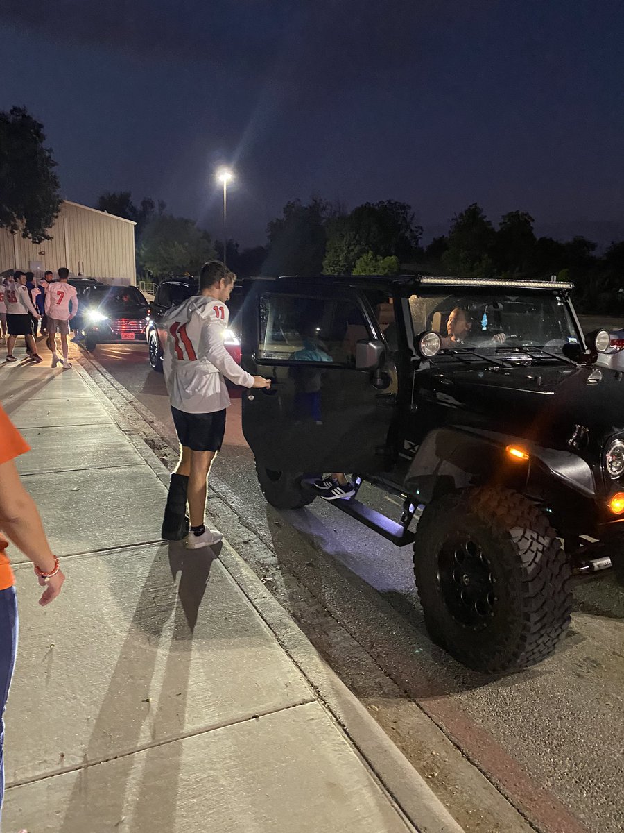 AngryOrangeFB's tweet photo. We appreciate @glenmorejets inviting @AngryOrangeFB to greet students this morning. It was a great way to start our day. https://t.co/Hty1PLYVNl
