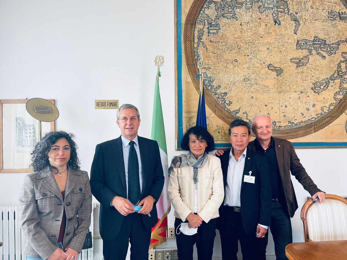 bendellavedova's tweet photo. Ho ricevuto Vanida Thephsouvanh e
Michel Khennavong, del #Movimento Lao per i #Diritti Umani (#MLDH), che mi hanno illustrato la grave situazione dei diritti umani in #Laos. Grazie a @igorilicboni e @silvjamanzi ho potuto ascoltare e apprendere quanto sta avvenendo nel Paese 🇱🇦 https://t.co/D4KNoawyqA