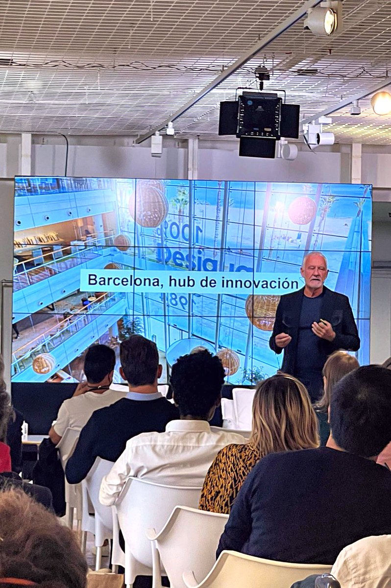 JordiAltimira's tweet photo. Motivadora la visión y charla de ayer de #ThomasMeyer (Founder&amp;President @desigual) dando soporte a la innovación a través de la nueva aceledadora #AwesomeLab.

#ComeOn https://t.co/xPxnBRxd3E