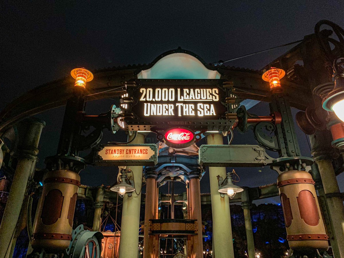 narumihal's tweet photo. 10年ぶりににディズニーシーに行きました。久しぶりすぎてパーク内の道が全然わかっていなくて、ロスタイムだらけの序盤🥲あっという間だったけど、楽しい1日でした。写真はiPhoneでしか撮ってないけど、夜のディズニーシーは格別でした。 https://t.co/rJTS1k7mMF