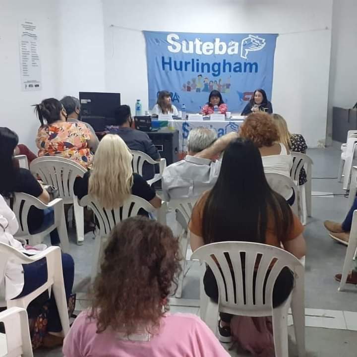 sabdossantos's tweet photo. Ayer con @almazan_silvia Sec Gral Adjunta de @SUTEBAProvincia y @CeciliaCerrotta Dir. de la Lic de Educación de @unahurlingham pensando #LaEscuelaQueQueremos https://t.co/Ml8epkw0Di