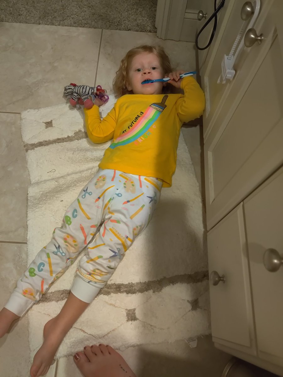 itsjp325's tweet photo. According to my toddler, it's a no bones day https://t.co/JuMyecrv2R