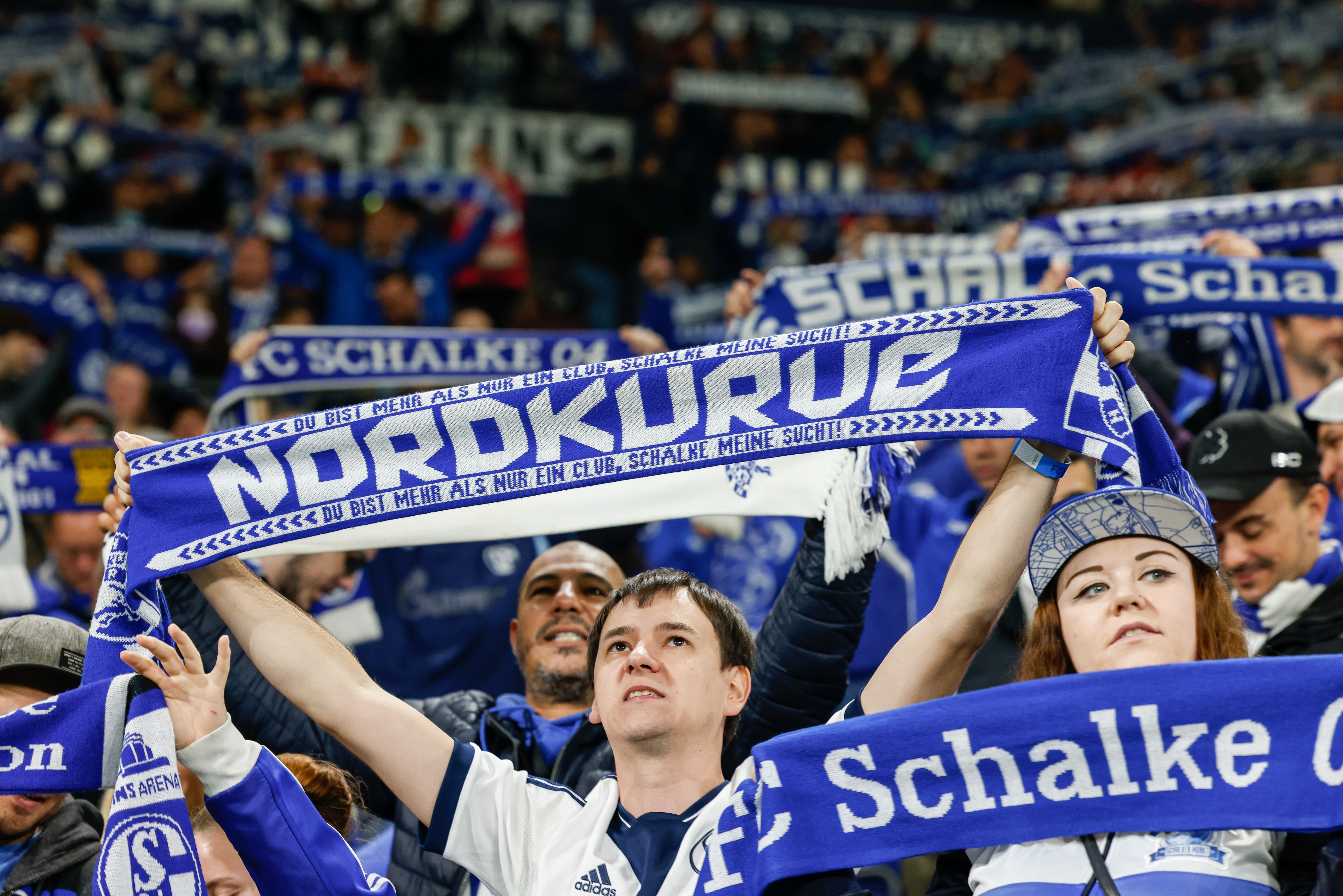 Fc Schalke 04 Over 56 000 Fans Will Be At The Veltinsarena Tonight Bring On The Noise S04 S04sgd T Co Rv4s3n8ddy Twitter