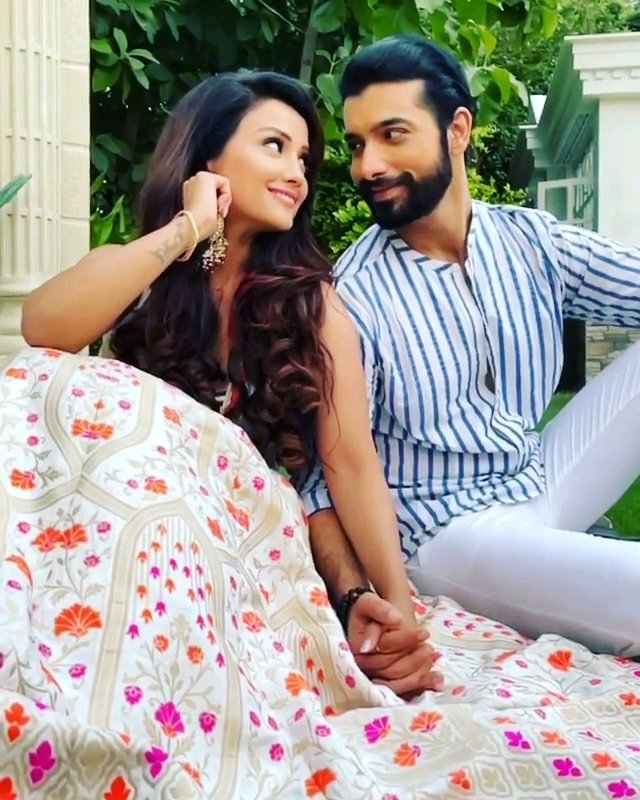 tambenimtarzim_'s tweet photo. Love glimpse with #Shaada💕
#SharadMalhotra #adaakhan #DoorHoGaya
📎https://t.co/HxauU3RQEZ https://t.co/Wi2LoGiucD