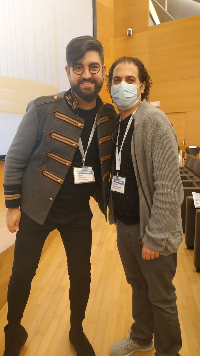 nano_tallada's tweet photo. No podía terminar mejor el #TATGranada21 #TATGranada9 que con una foto con alguien a quien admiro tanto. Gracias @_ManuSanchez_ https://t.co/fUDxbnGFm5