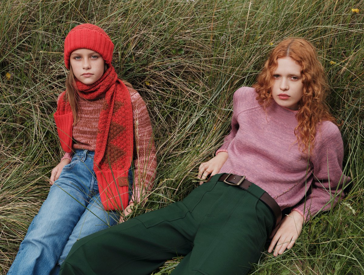 victoriabeckham's tweet photo. Victoria Beckham x @Woolmark. Colour-pop 100% #MerinoWool jumpers, cardigans, hats and scarves, made for you and in miniature (coordinating is encouraged)🧣 🧶

Discover the full collection at https://t.co/a5Hs0xbYOd

#PerfectlyPaired #VBxWoolmark https://t.co/xh2mdGbPTW