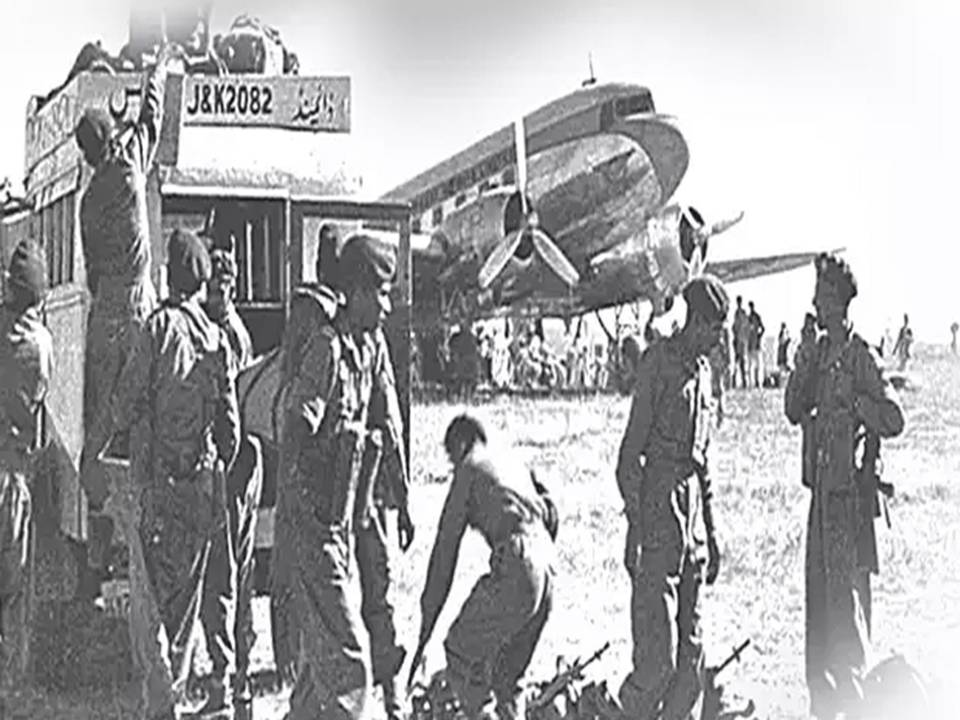 Vakar68145551's tweet photo. On 22nd October, 1947 Pak Afridis entered Baramulla, the town was completely destroyed, looted and raped. Generations have passed. But the pain remains. 22nd October is the evidence for Pakistan’s betrayal nature.
 #PakButchersofKashmir
#SavioursofKashmir47 https://t.co/TEUzEUv7YZ