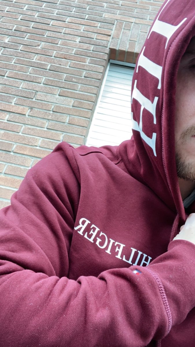davyd_1337's tweet photo. Habe gehört heute ist #Hoodiefriday 

Ich liebe ihn. Er ist weinrot und von innen gefüttert. https://t.co/TR1rl1G5xn