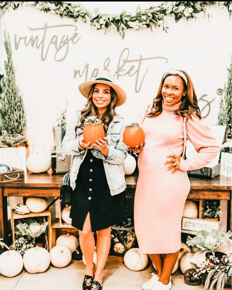 It’s finally time for Vintage Market Days on the lawn at downtown Summerlin. Friday through Sunday from 10-5. I have lots of new items to share with you❤️ Come say hello!
📸@vintagemarketdaysofsnevada
.
.
.
.
.
 #Farmhouse #farmhousesignsandsayings #letterboards #signsofi